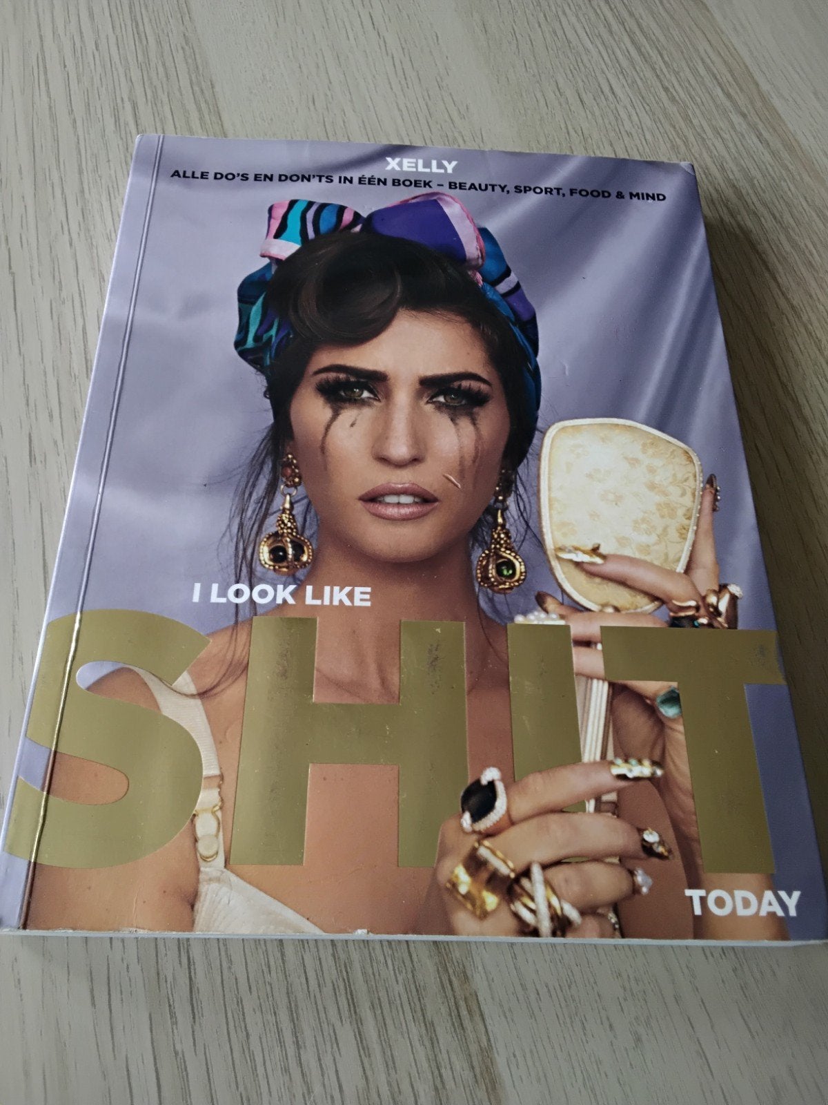 Xelly Cabau Van Kasbergen - I look like shit today, Ophalen of Verzenden, Zo goed als nieuw, Xelly Cabau Van Kasbergen