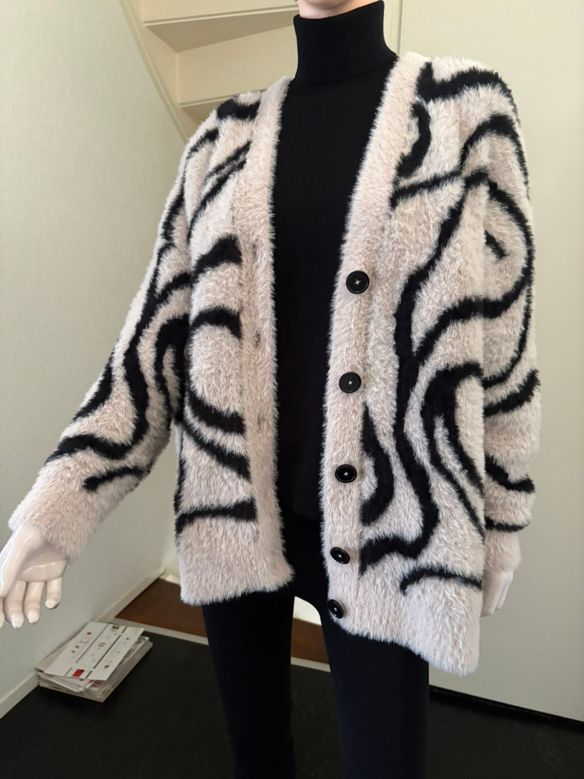 Zacht fluffy vest zwartwit van LCW ongedragen mtXL., Ophalen of Verzenden, Zo goed als nieuw, Maat 42/44 (L)