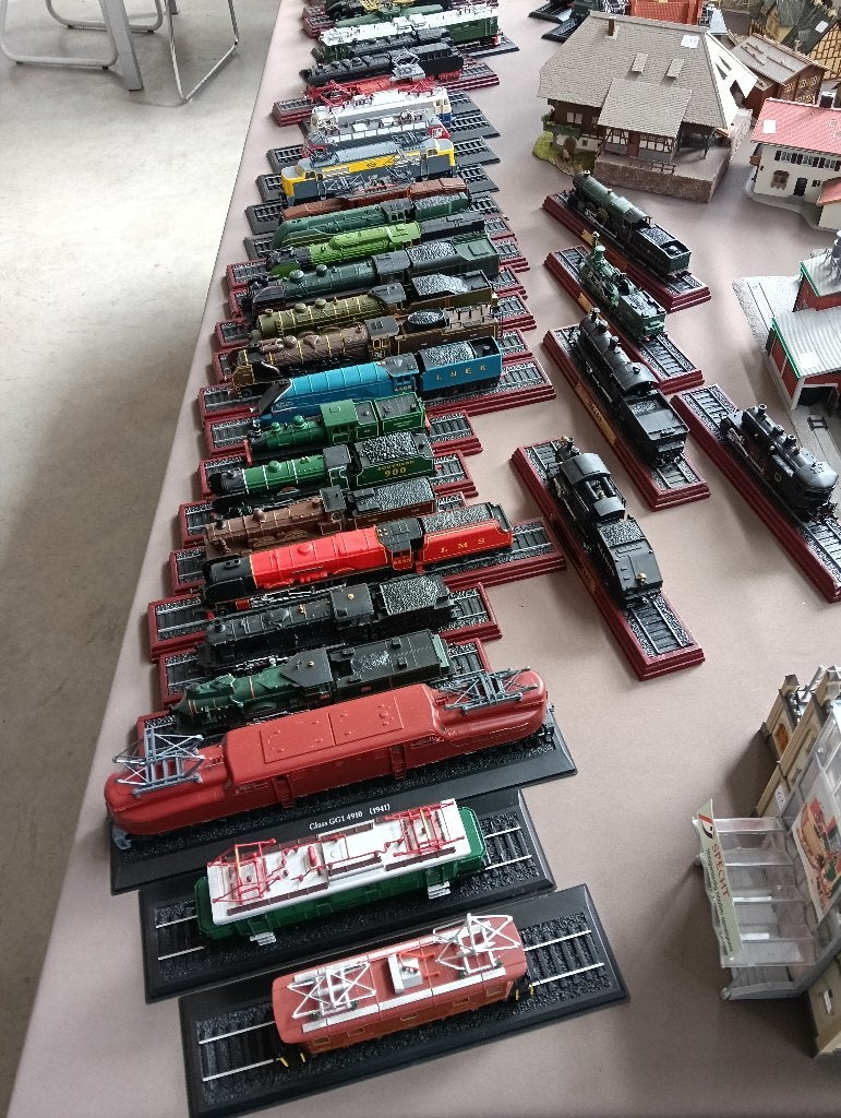 H0 locomotieven Collect world 45 stuks lees text goed, Overige merken, Gelijkstroom of Wisselstroom, Overige typen, Ophalen of Verzenden