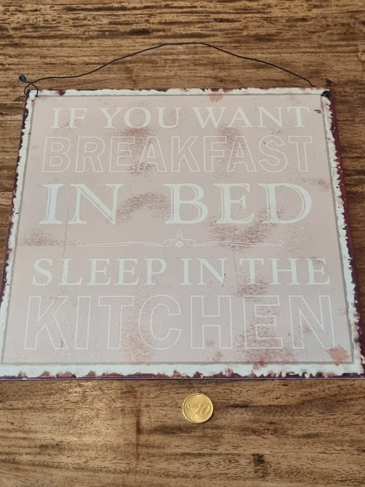 Grappig metalen wandbord 'Breakfast in Bed', Roze, Ophalen of Verzenden, Metaal, Gebruikt