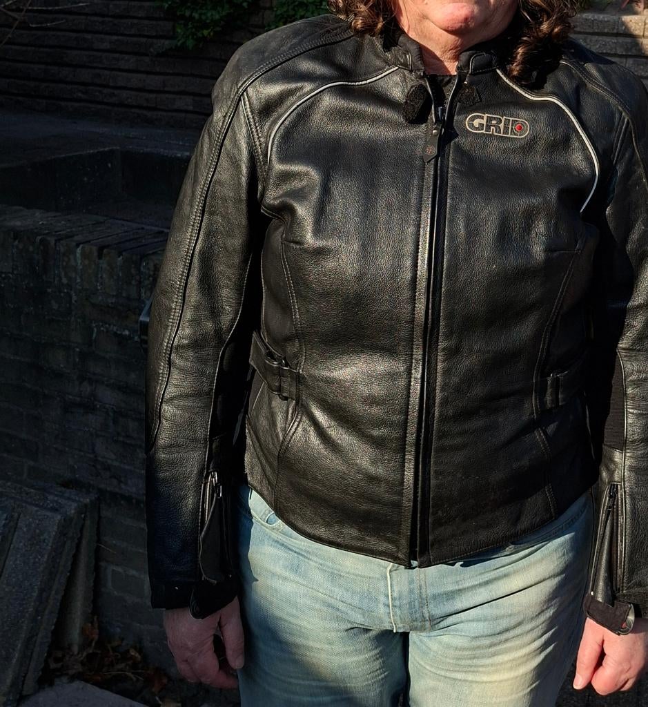 Stoer oud leren dames motorjack GRID maat 44, Motoren, Ophalen, Jas | leer, Grid, Dames