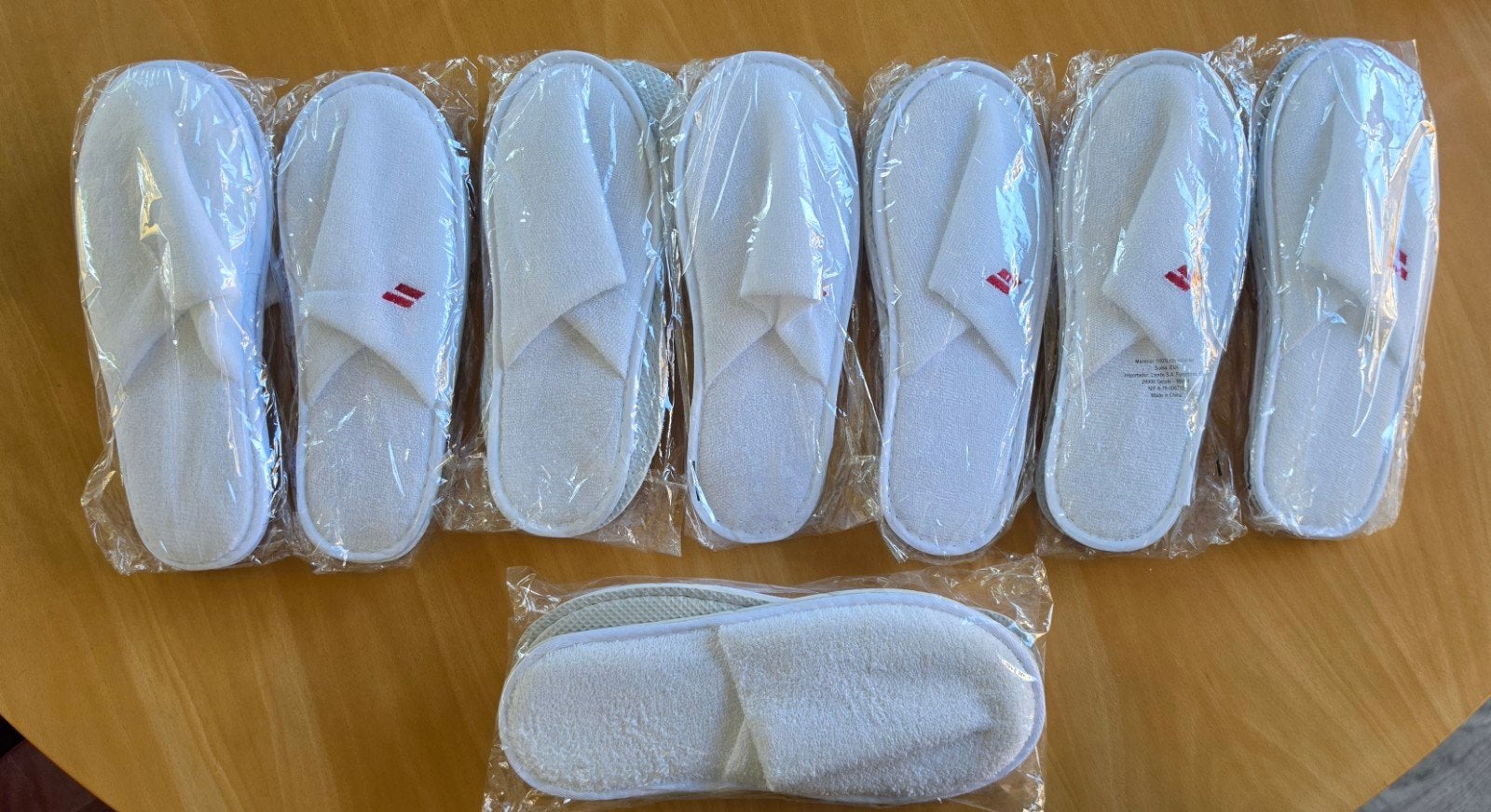 8 paar nieuwe hotel badslippers. Vaste prijs € 4,00., Ophalen of Verzenden, Nieuw