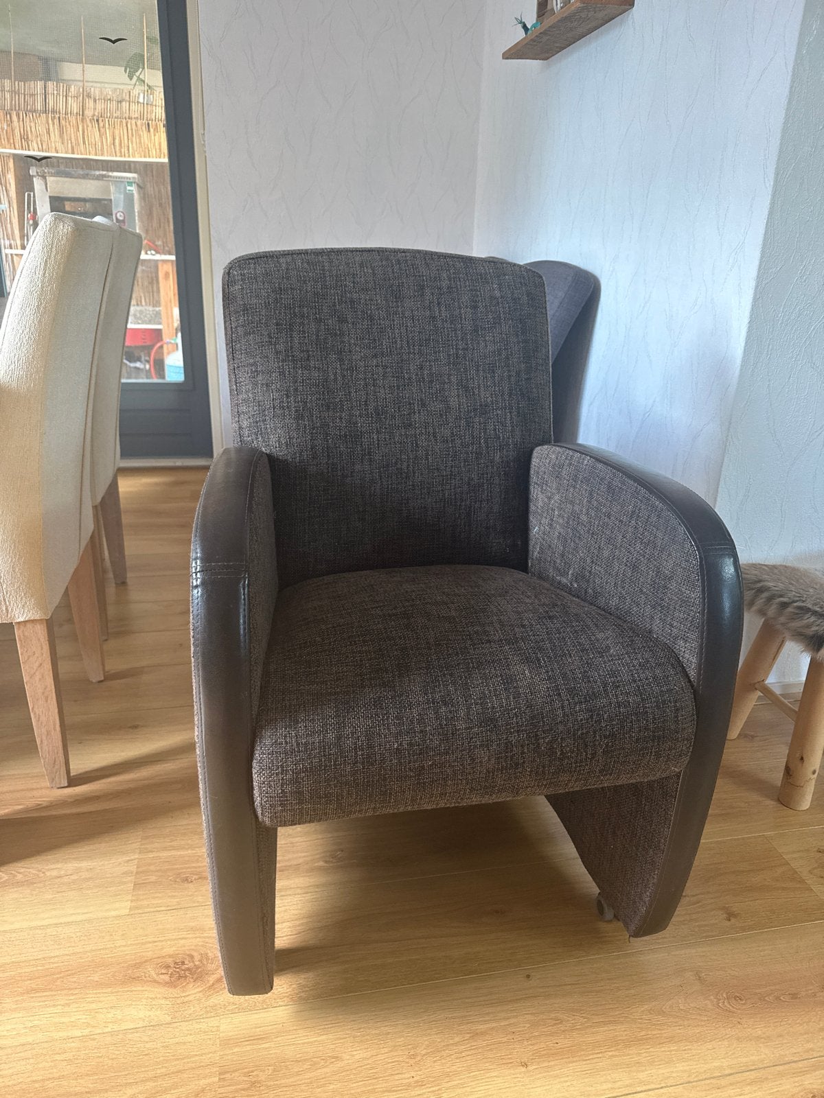Comfortabele eetkamerstoel met wieltjes - 4 stuk, Gebruikt, Bruin, Leer, Ophalen of Verzenden