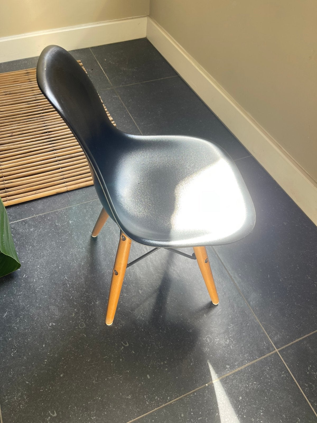 Kinder Zwart Vitra Eames style stoel, Ophalen, Zo goed als nieuw, Zwart, Eén