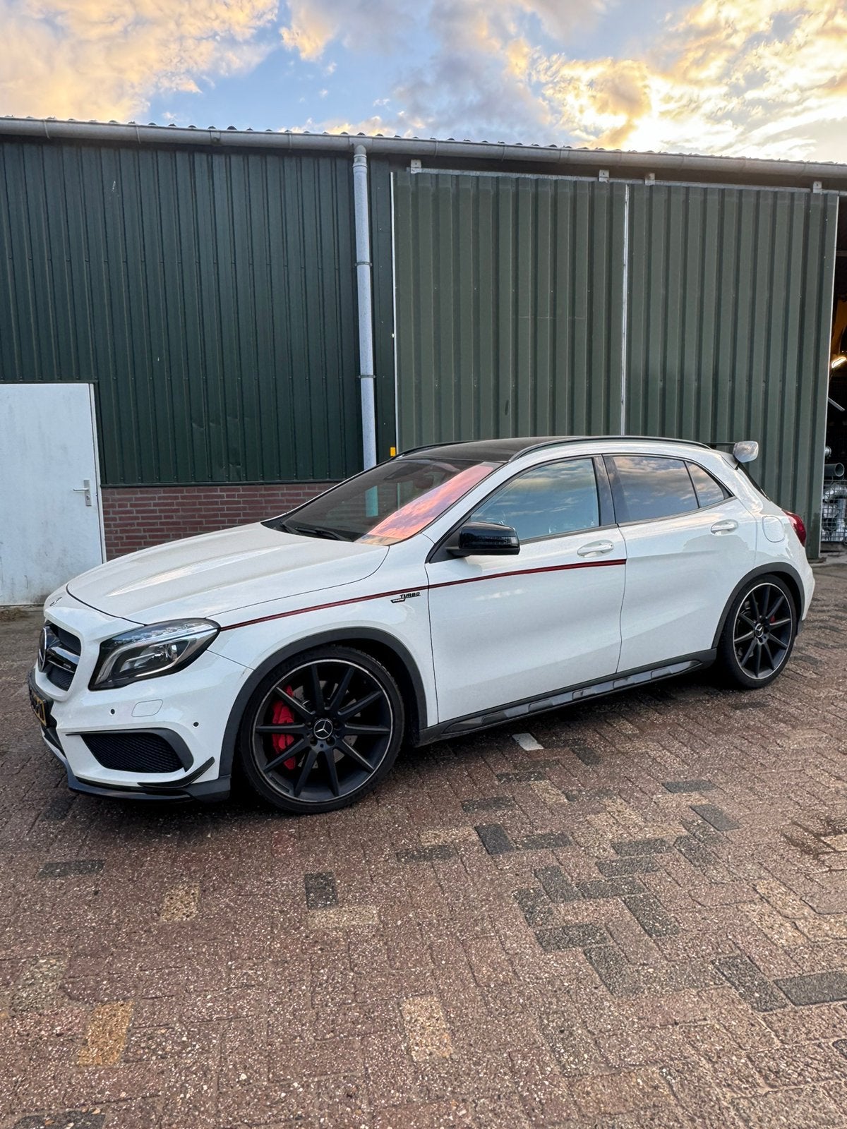 Mercedes-Benz GLA 45 AMG edition one full option, Zwart, 4 cilinders, 360 pk, Wit