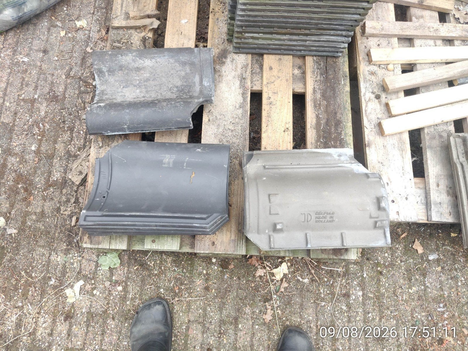 KDN, JD, Van Oort, Jansen Dings dakpannen vorsten  beugels, Ophalen, Gebruikt, Steen of Klei, 15 m² of meer