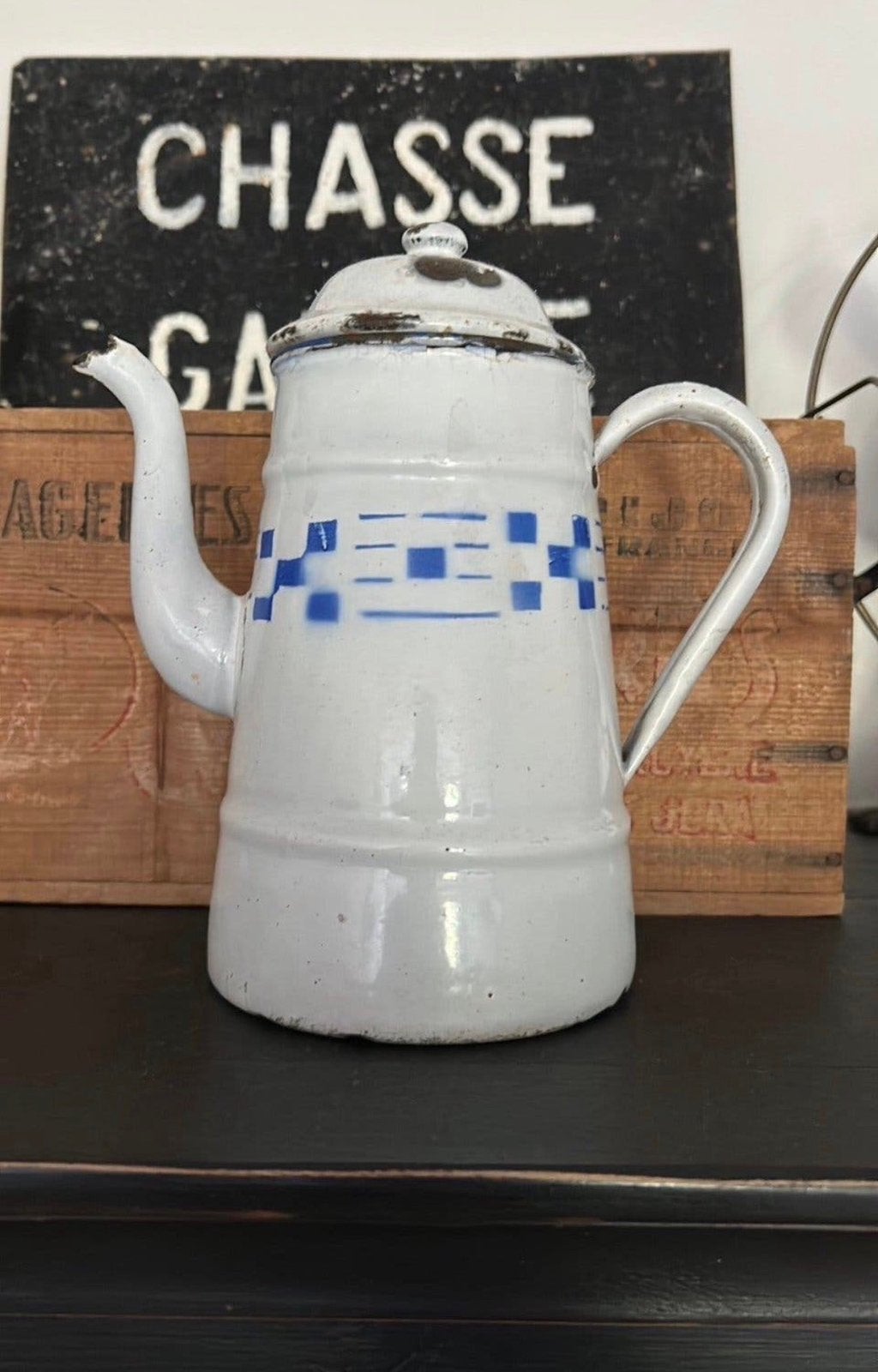 Frans emaille theepot wit met blauwe blokjes, Verzenden