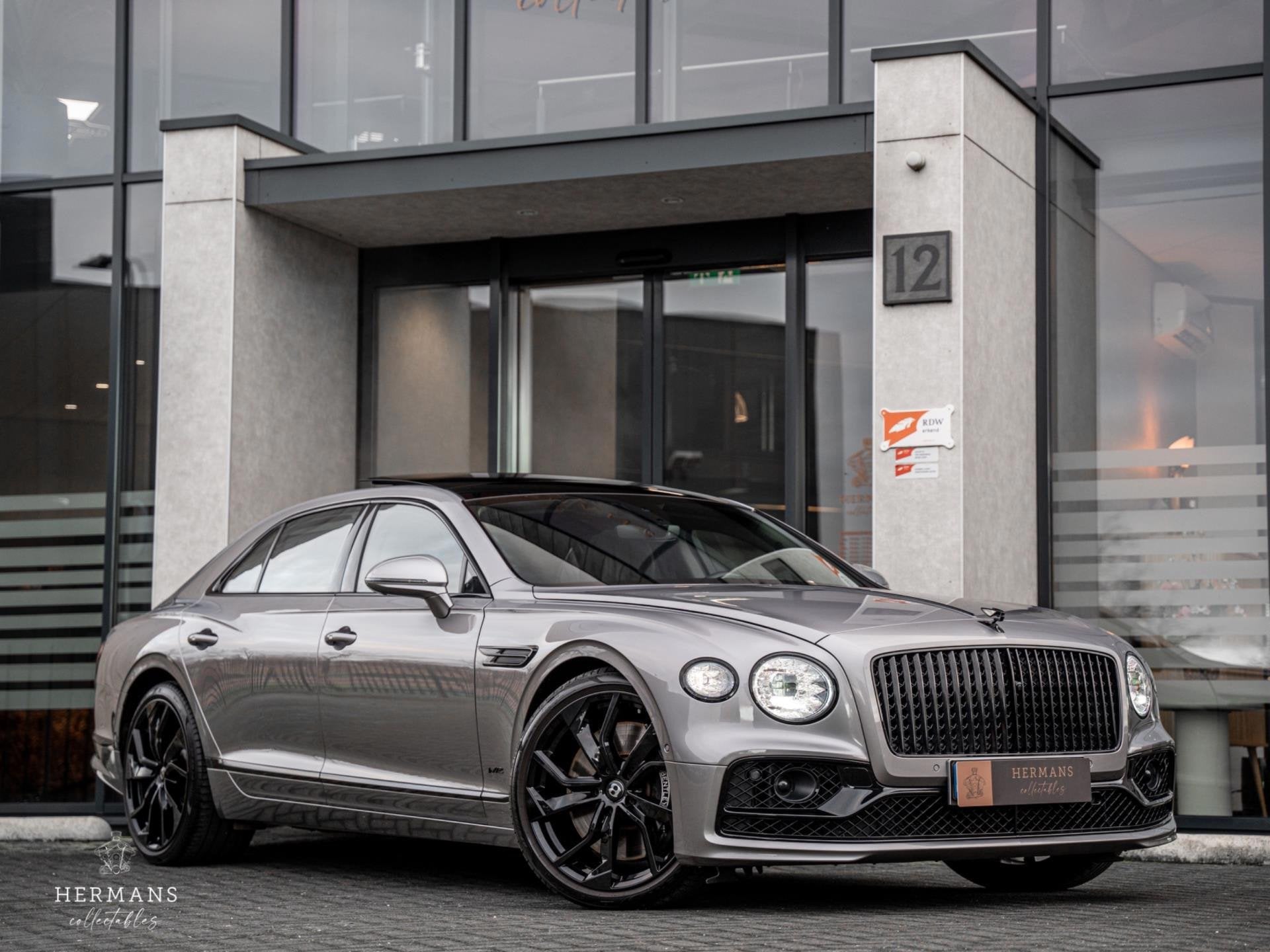 Bentley Flying Spur 6.0 W12 Mulliner / Massage / Black Line, Auto's, Dealer onderhouden, 2412 kg, Gebruikt, 12 cilinders