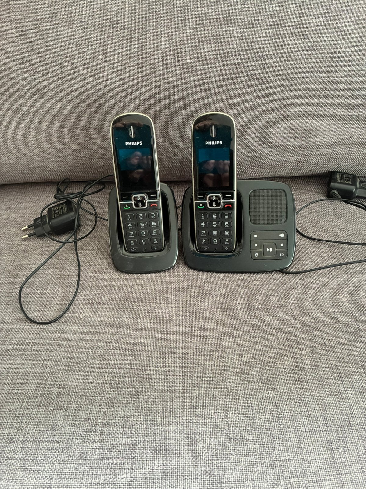 Philips Dect Telefoon Set - 2 Handsets met Basisstation, Telecommunicatie, Vaste telefoons | Handsets en Draadloos, Gebruikt, 2 handsets