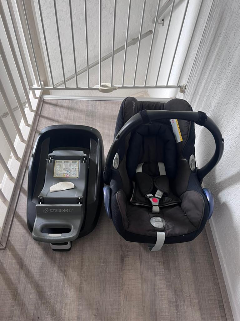 Maxi cosi with iso fix, Kinderen en Baby's, Autostoeltjes, Ophalen, Zo goed als nieuw, Isofix, 0 t/m 13 kg