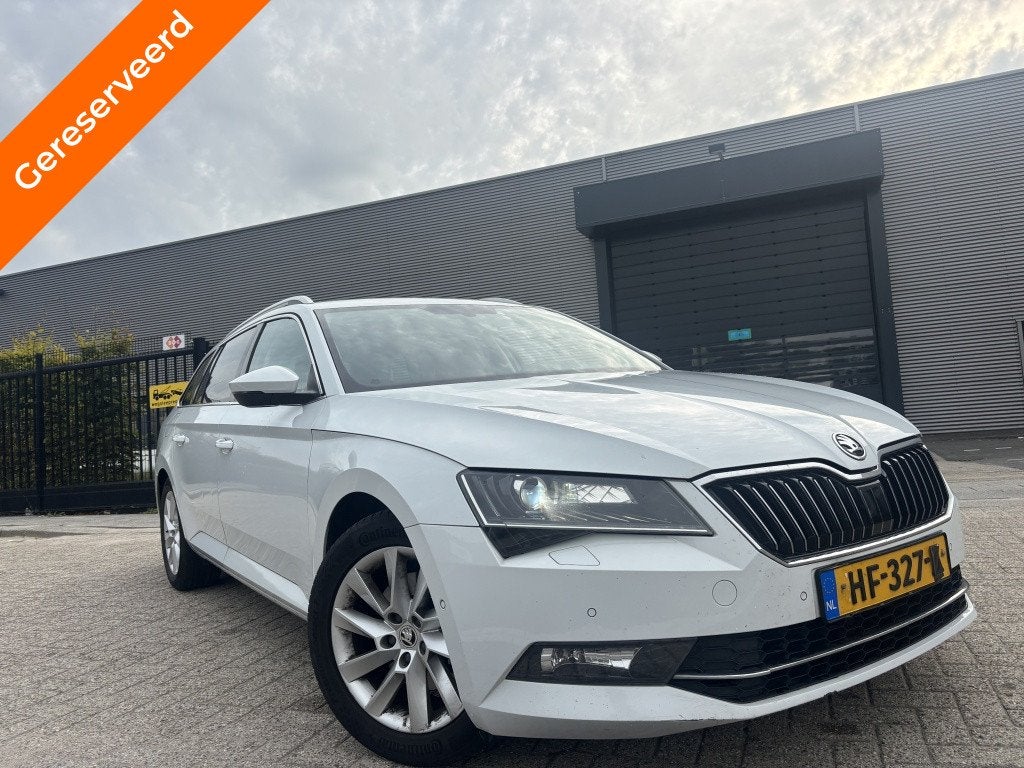 Skoda Superb Combi 1.6 TDI Xenon|Leer|Keyless|Camera|Clima|S, Auto's, 1385 kg, Automatische klimaatregeling, Gebruikt, Euro 6
