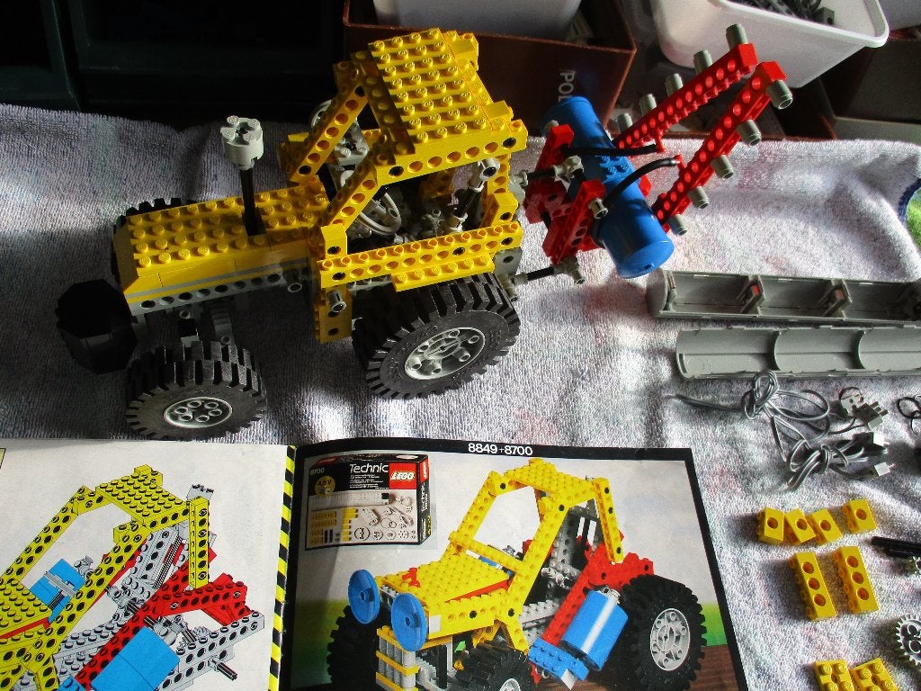 lego technic Set 8849 Tractor +8700 Expert Bouwer Power Pack, Ophalen of Verzenden, Gebruikt, Complete set, Lego