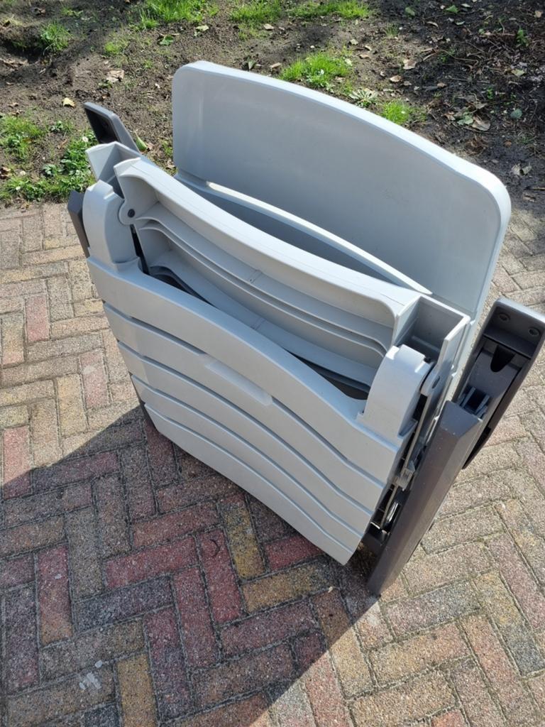 Opklapbaar ligbed met dik kussen, Tuin en Terras, Ligbedden, Gebruikt, Kunststof, Inklapbaar, Verstelbaar, Ophalen