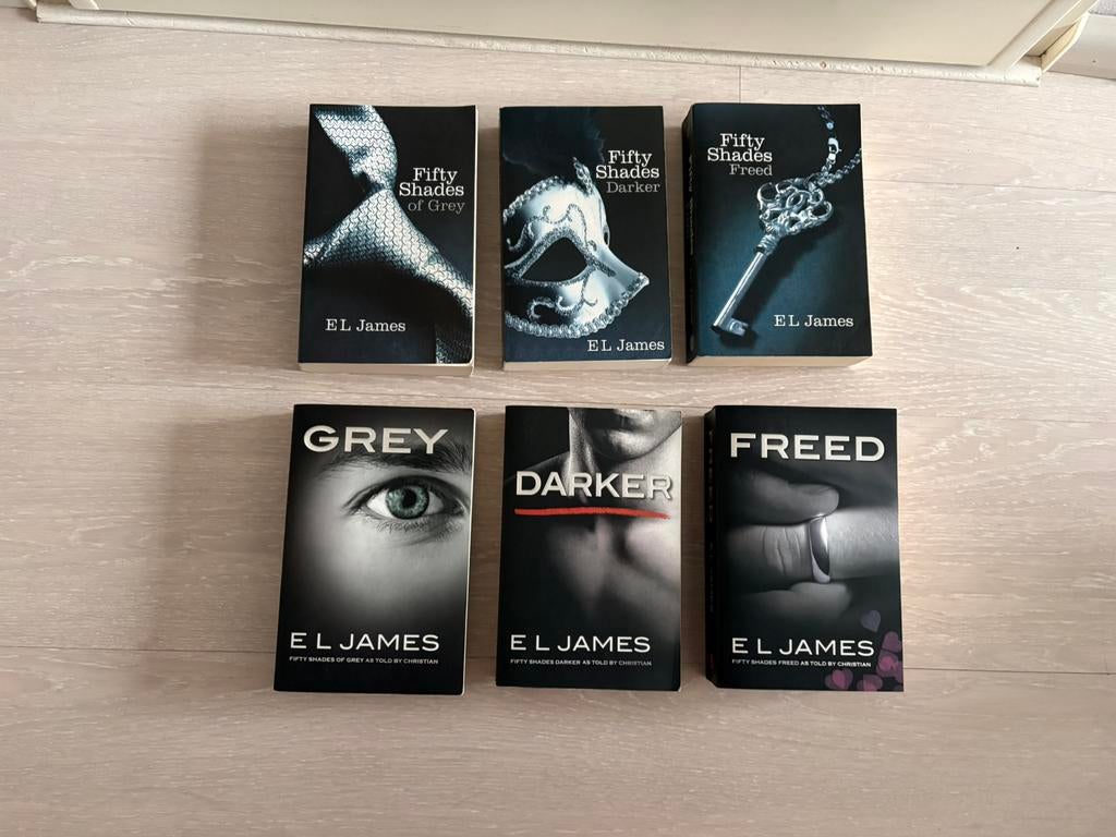 50 Shades - E.L. James - paperbacks (Engels), Ophalen of Verzenden, Gelezen, Amerika
