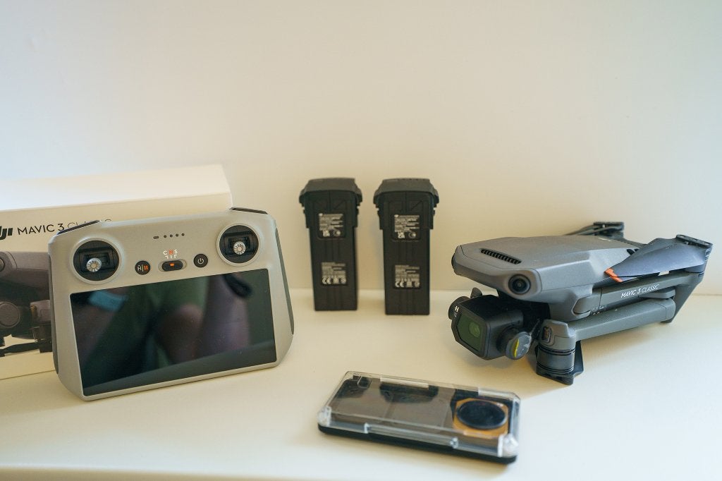 DJI Classic 3 met RC controller en extra accu en meer, 250 tot 900 gram, 30 tot 45 minuten, Cameradrone, 5 tot 10 kilometer