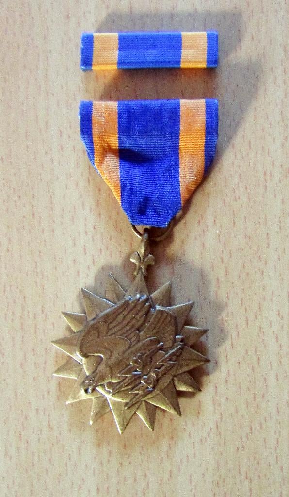 air medal (USA), Ophalen of Verzenden, Luchtmacht, Amerika, Embleem of Badge