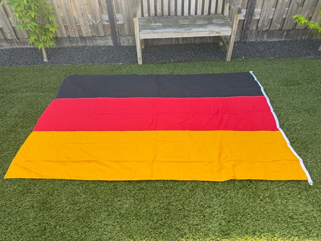 Duitse vlag grote afmeting, Ophalen