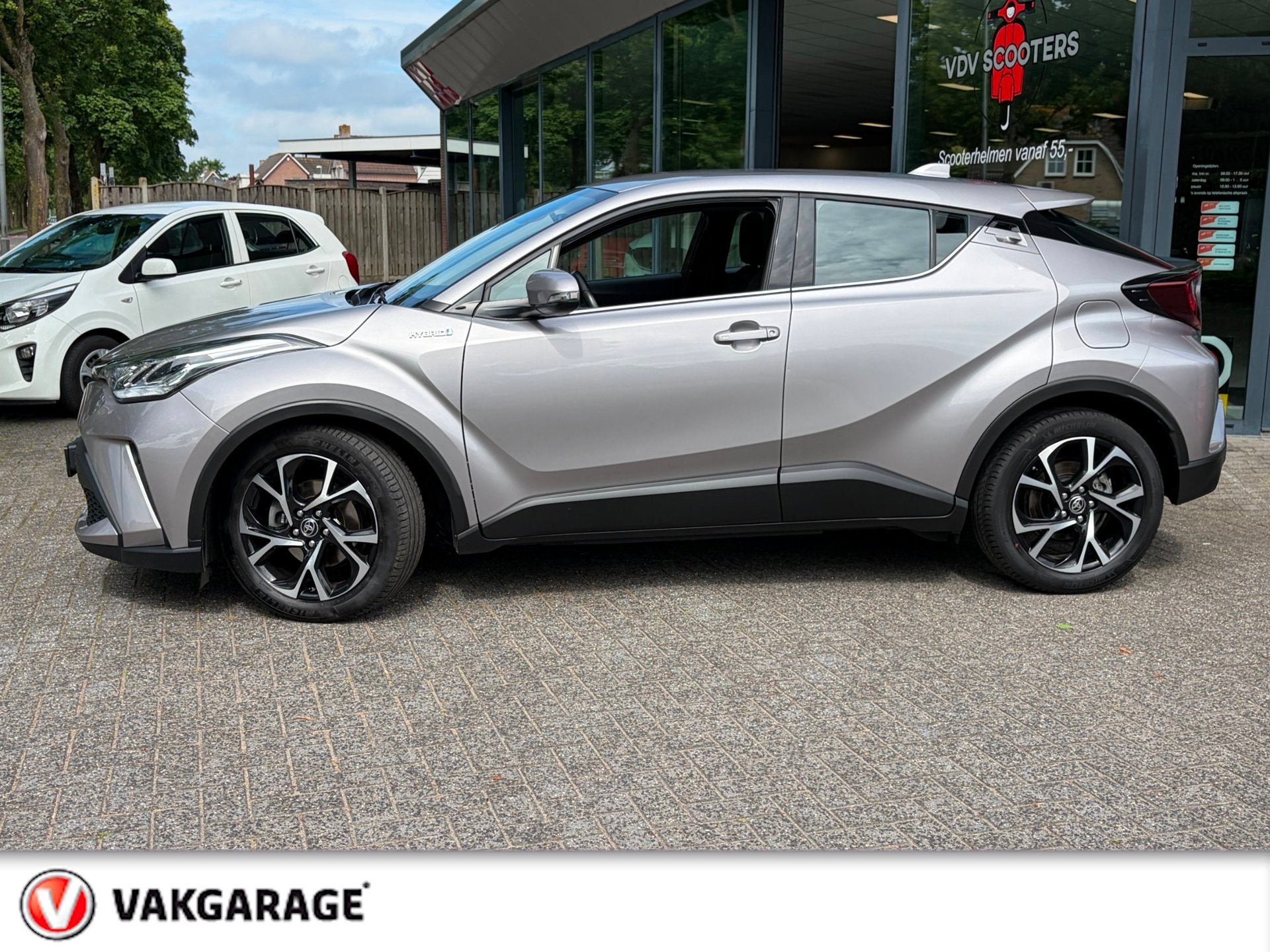 Toyota C-HR 1.8 Hybrid Dynamic Bovag rijklaarprijs !, Auto's, 12 maanden, Stof, 4 cilinders, 26 km/l