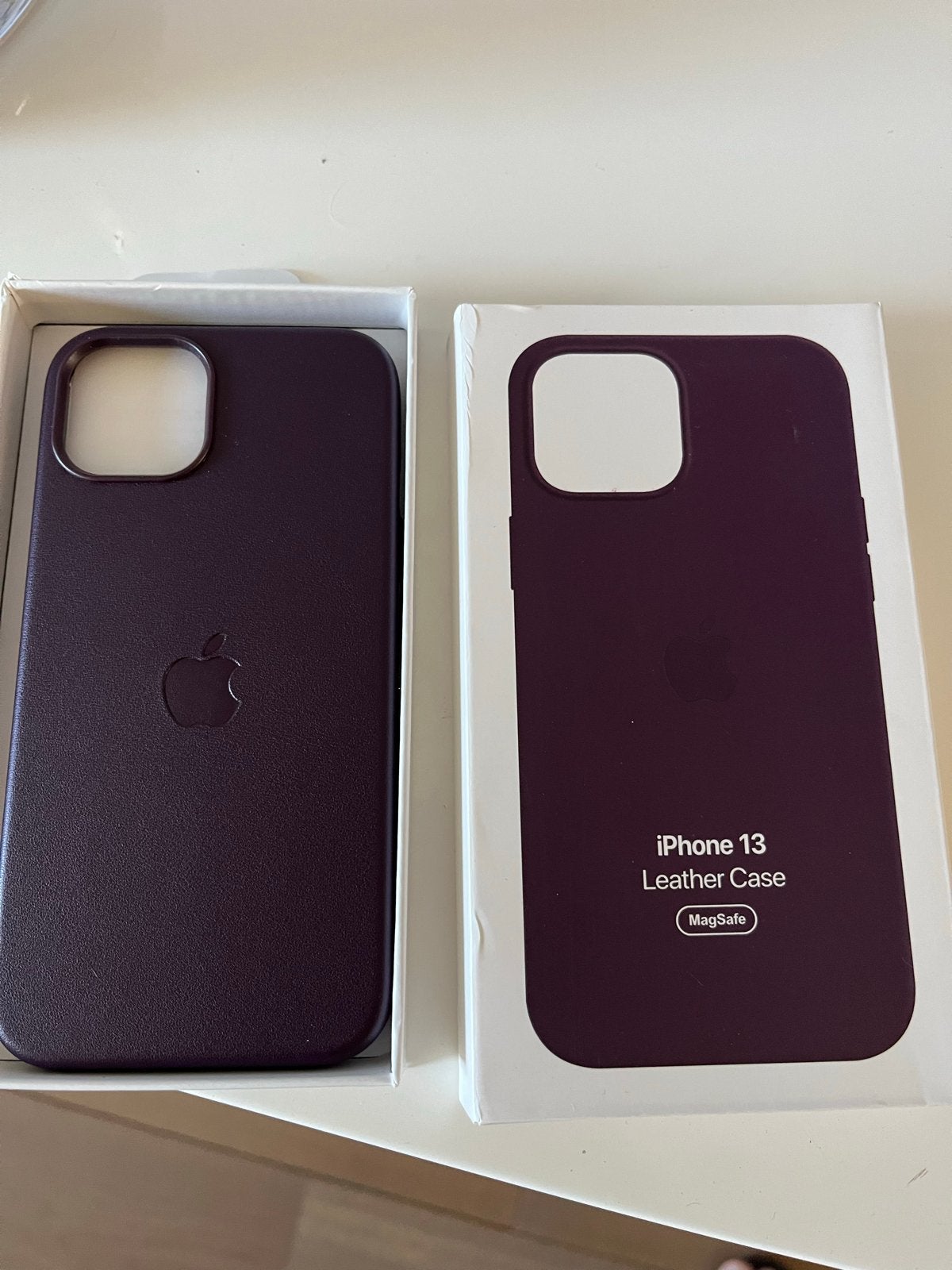 Nieuw Apple iPhone 13 Leren Hoesje met MagSafe - Donkerp, IPhone 13, Paars, MagSafe, Nieuw