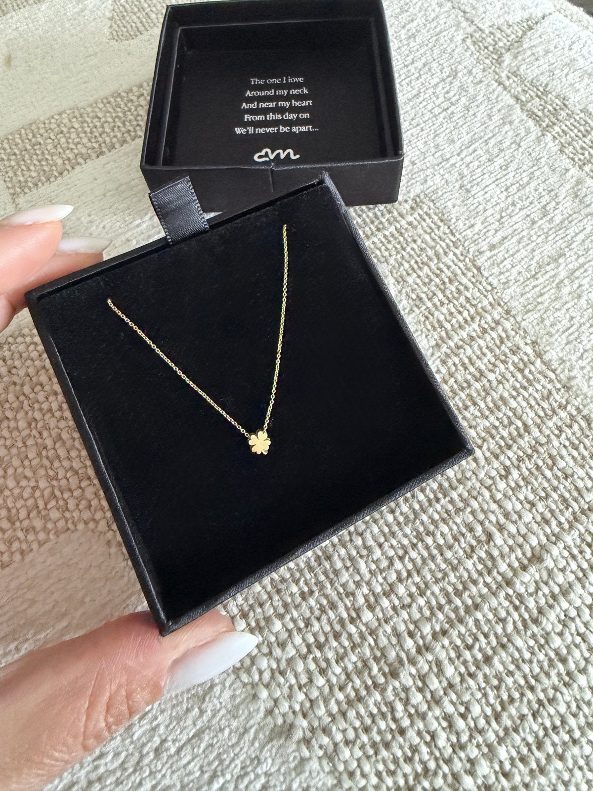Minitials Signature Ketting Klaver 18K Geelgoud, Ophalen of Verzenden, Zo goed als nieuw, Goud, Met hanger