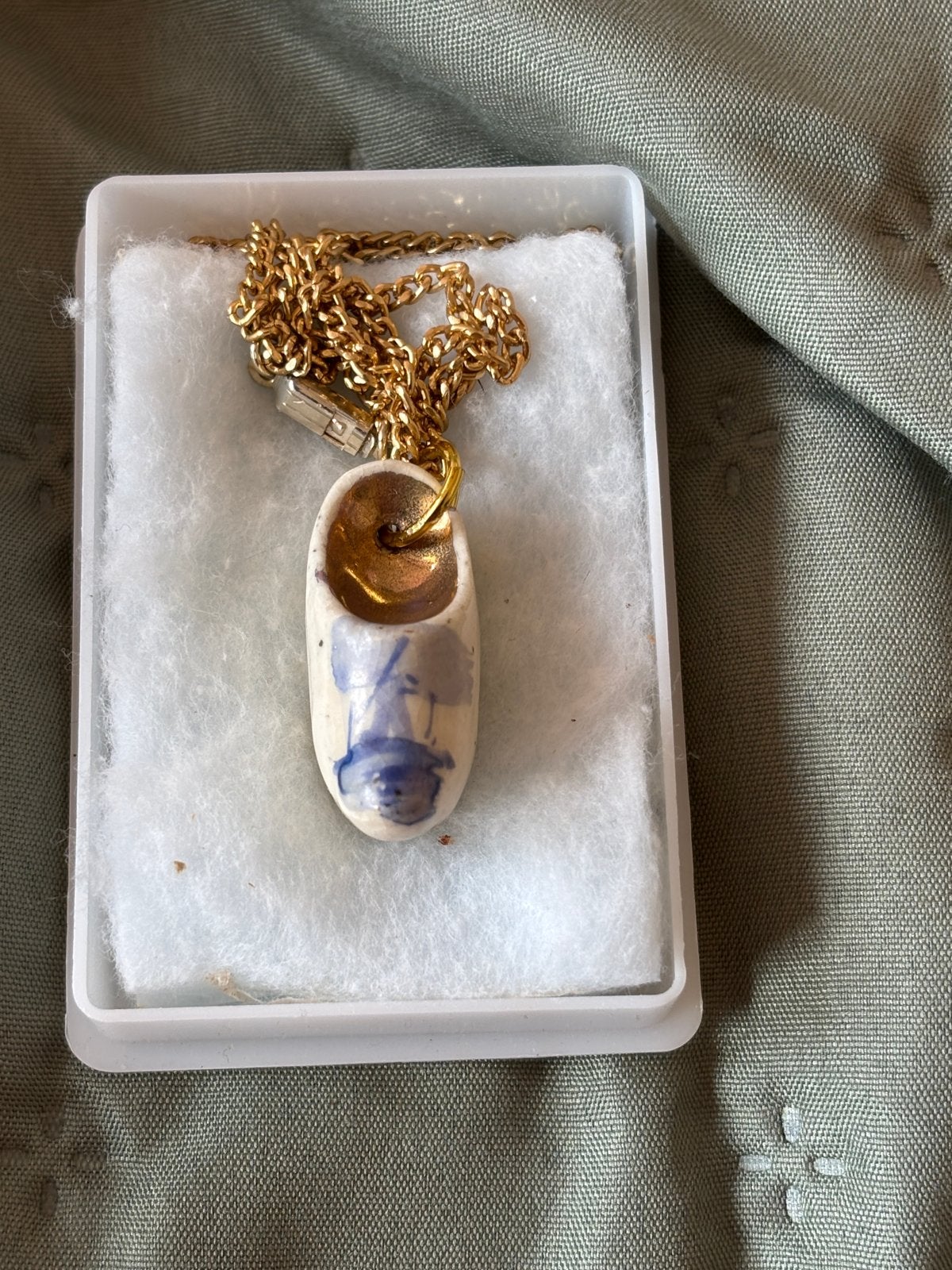 Delfts Blauw Klompje Hanger met Ketting - Holland Souvenir, Wit, Ophalen of Verzenden, Zo goed als nieuw, Overige materialen
