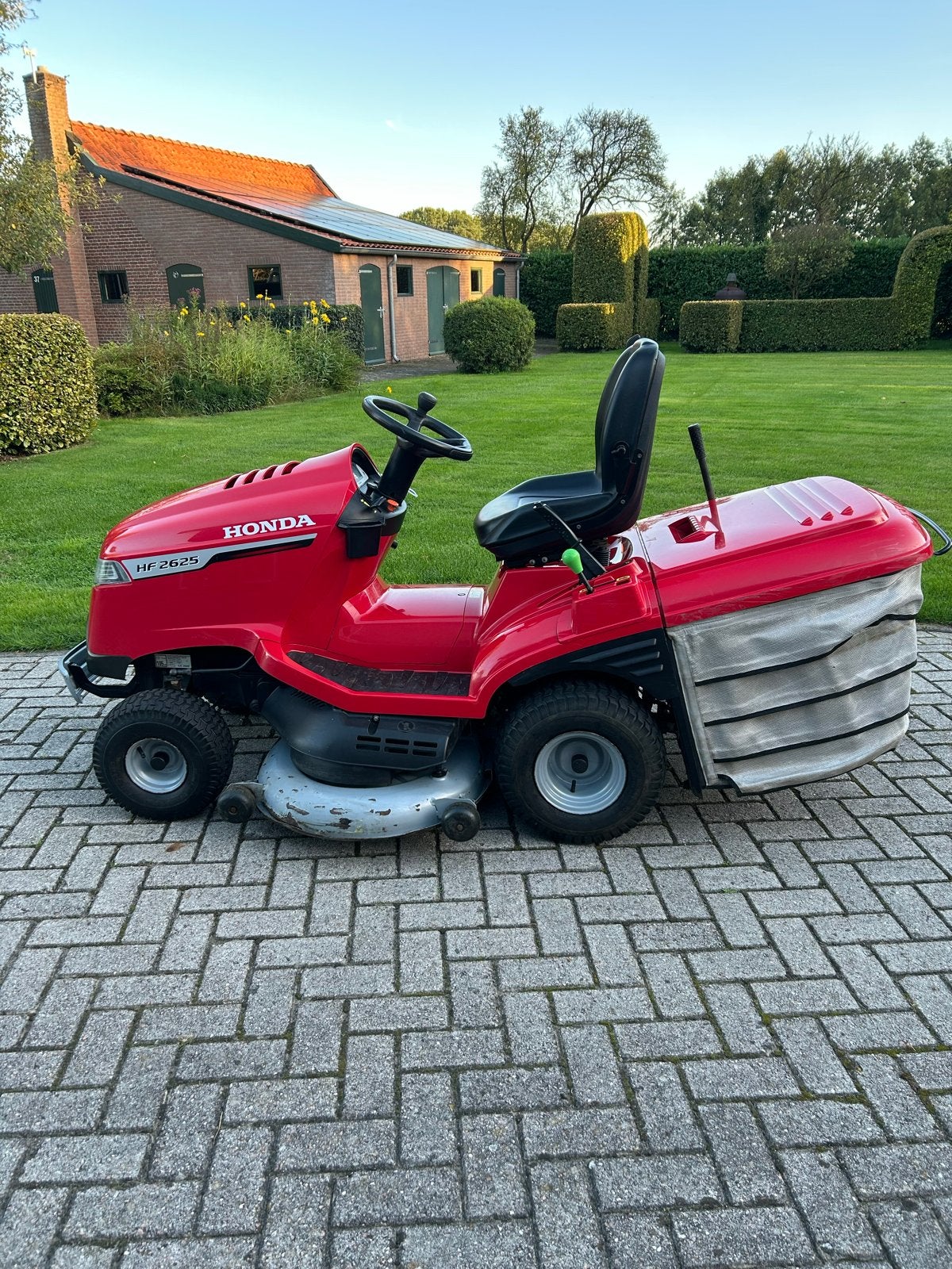 Honda HF 2526 HMEH Zitmaaier - GXV 690, 25pk, 2020