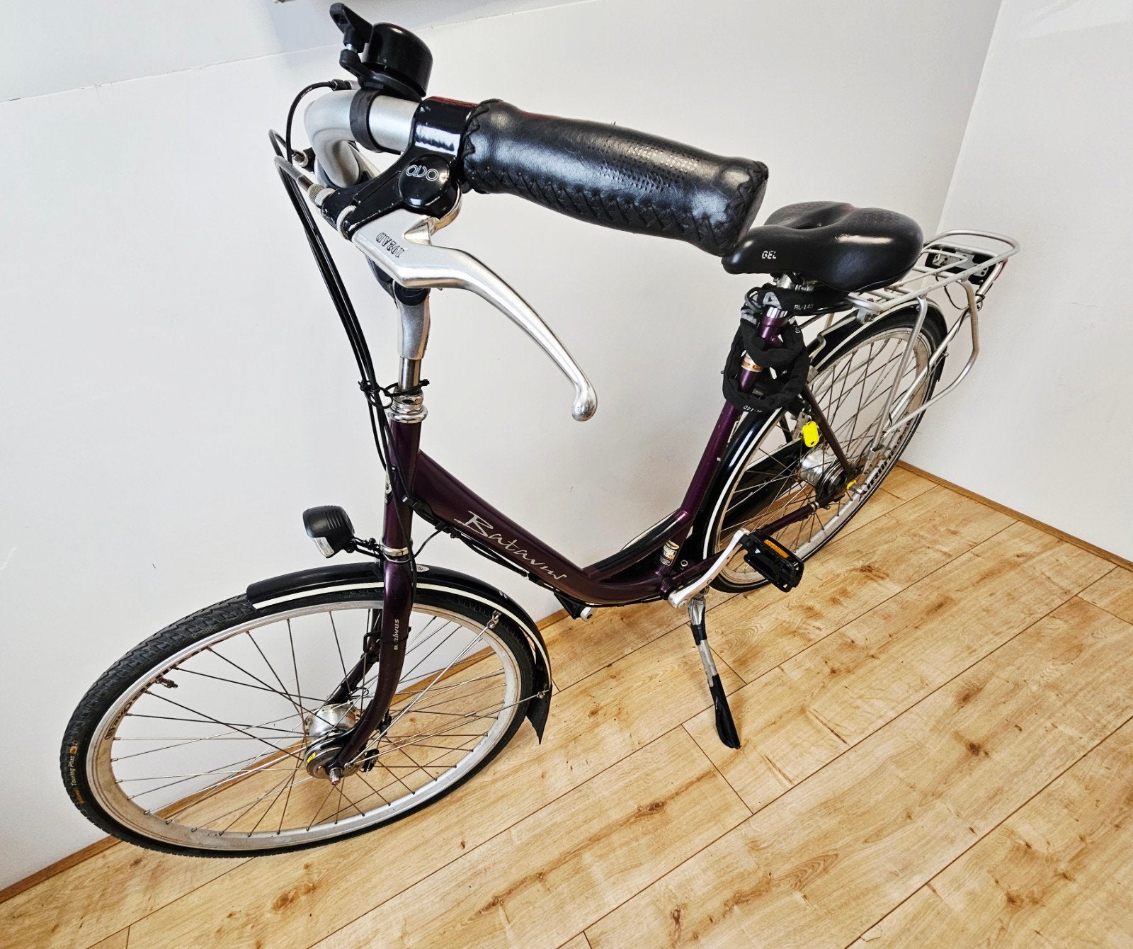 Batavus damesfiets met 5mm Anti lekke en automatische verlic, Ophalen, Zo goed als nieuw, Batavus, Versnellingen