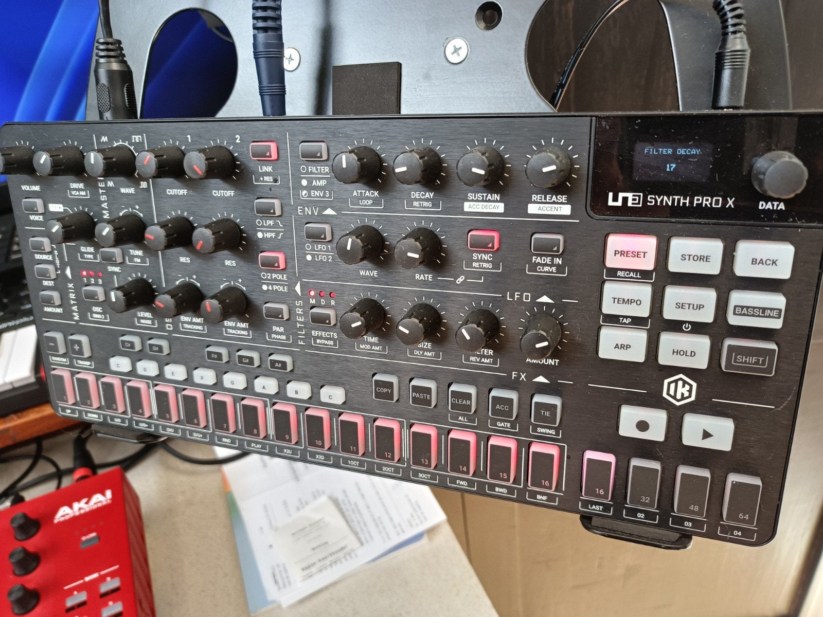 IK Multimedia UNO Synth Pro X Analoge Synthesizer, Ophalen of Verzenden, Zo goed als nieuw