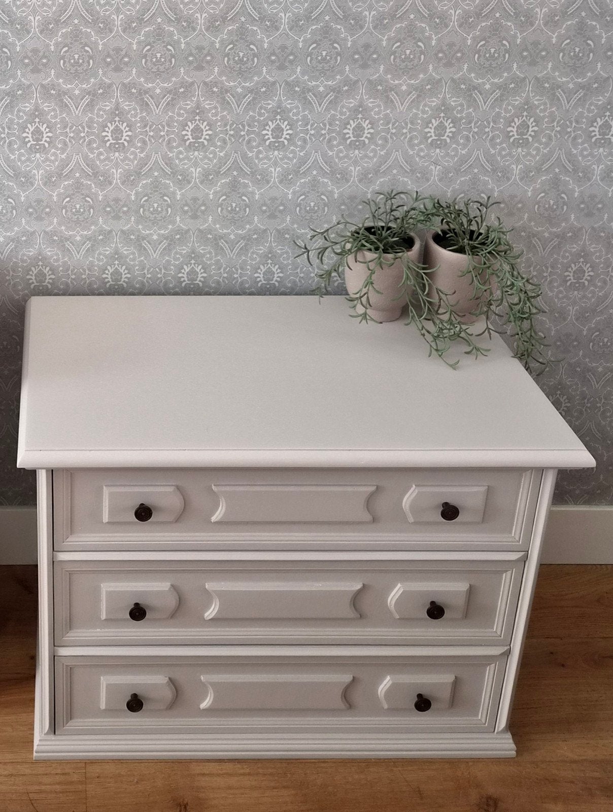 Beige vintage ladekast - drie lades - volledig opgeknapt, Ophalen, 50 tot 100 cm, Zo goed als nieuw, 3 of 4 laden