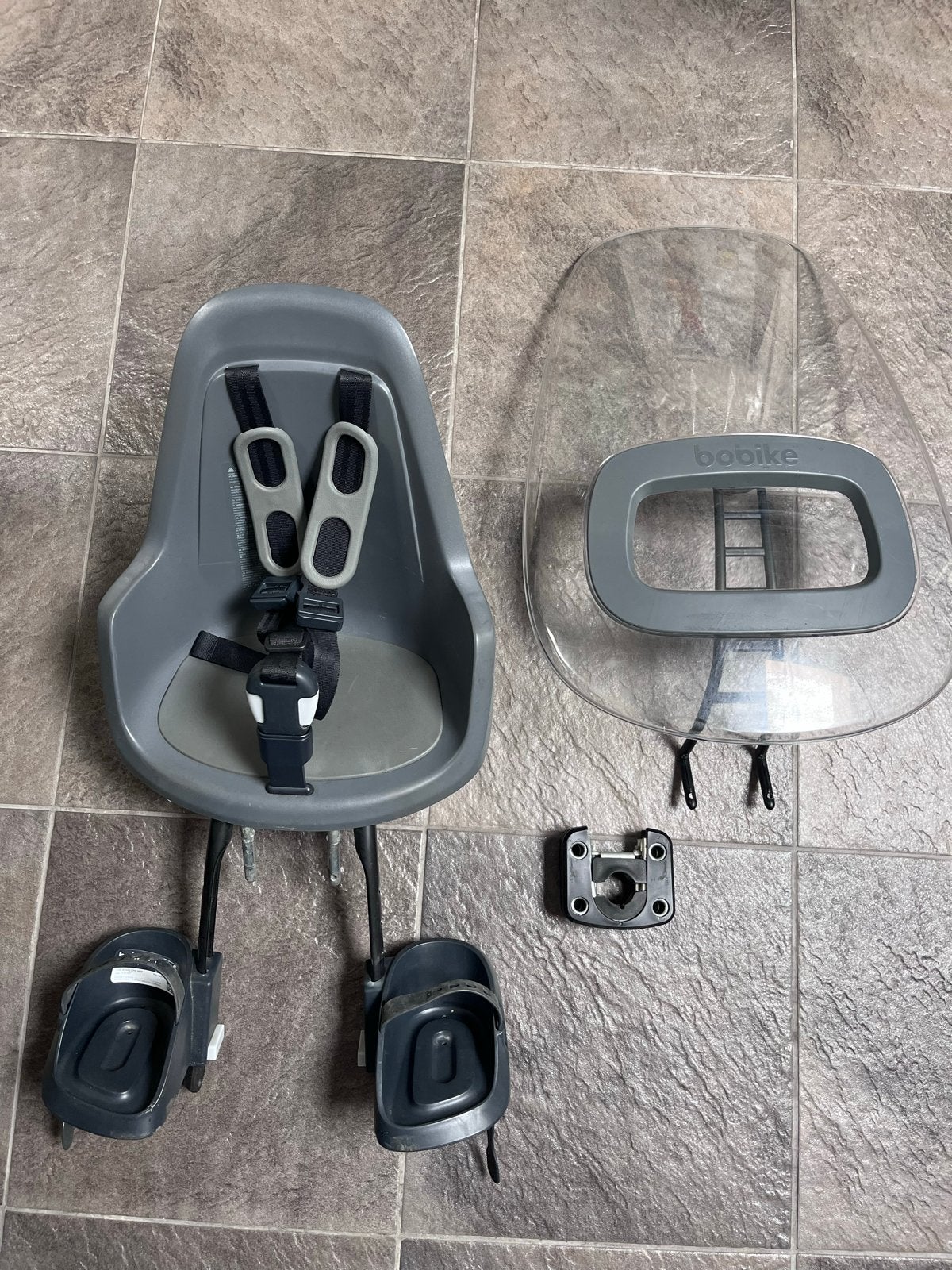 Bobike ONE Mini fietsstoeltje met windscherm, Fietsen en Brommers, Ophalen, Voetsteuntjes, Zo goed als nieuw, Voorzitje