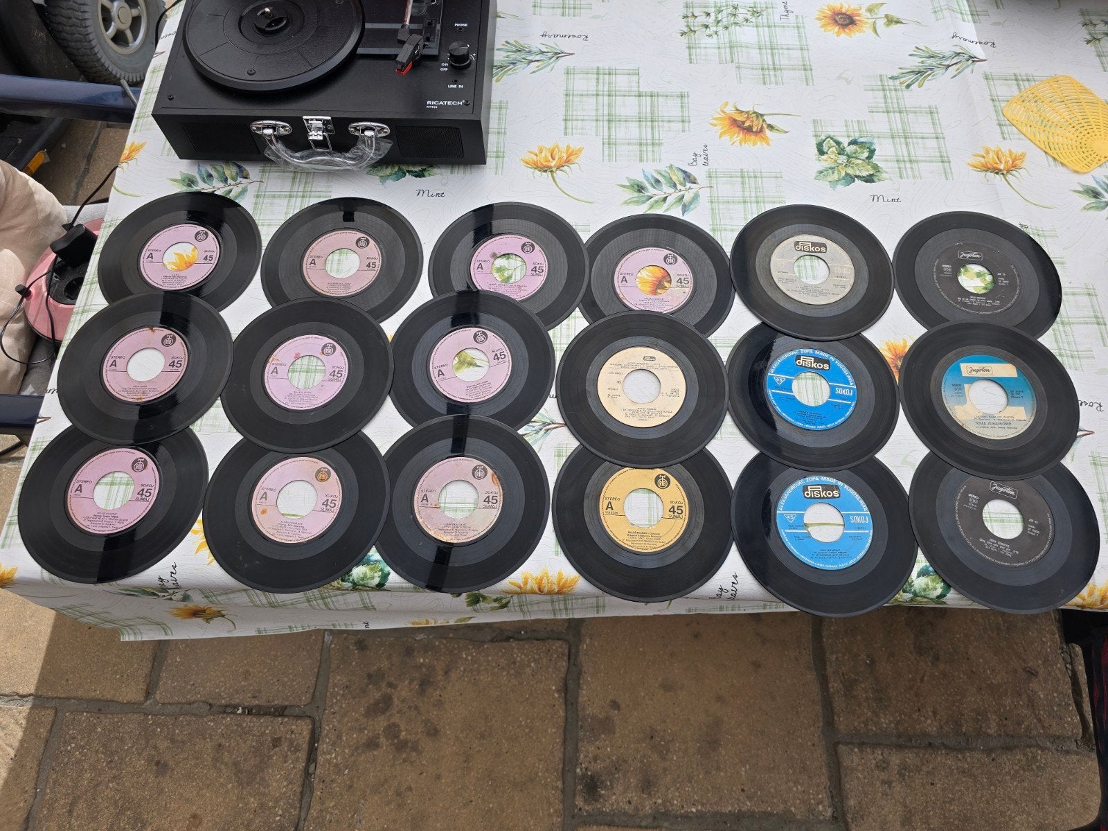 18 Singles Vinyl uit Yogoslavia € 25 euro, Cd's en Dvd's, Vinyl Singles, Gebruikt, Wereldmuziek, Single, Ophalen of Verzenden