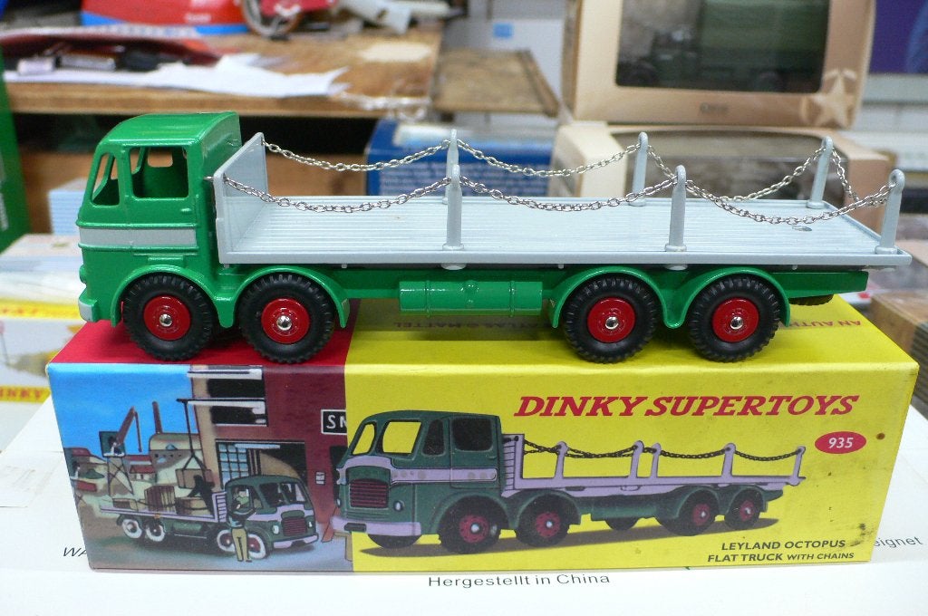 leyland octopus -dinky toys/atlas#935-doosje licht verkleurd, Verzenden, Zo goed als nieuw, Bus of Vrachtwagen, Dinky Toys