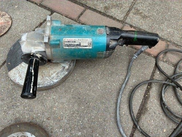 Slijptol Makita met slijpschijven, Doe-het-zelf en Verbouw, Ophalen, Gebruikt, 1000 watt of meer, Haakse handslijpmachine
