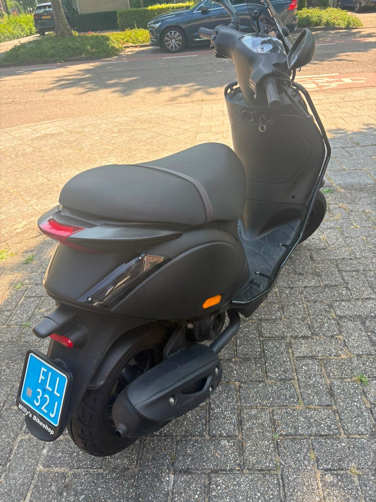Piaggio Zip matzwart bouwjaar 2022 - Snorscooter 50 km/u, Fietsen en Brommers, Snorfietsen en Snorscooters, Ophalen, Gebruikt