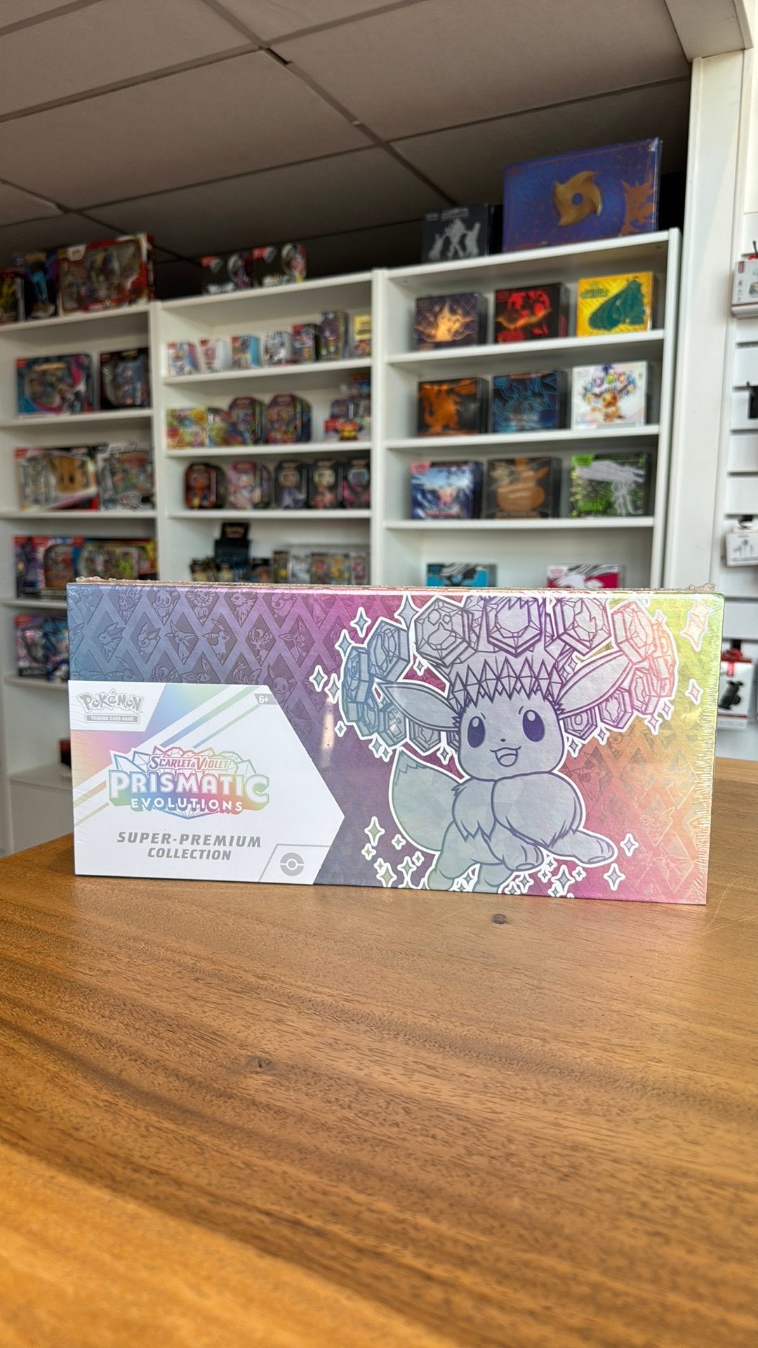 Pokémon Prismatic Evolutions Super Premium Collection Box, Ophalen of Verzenden, Zo goed als nieuw, Foil