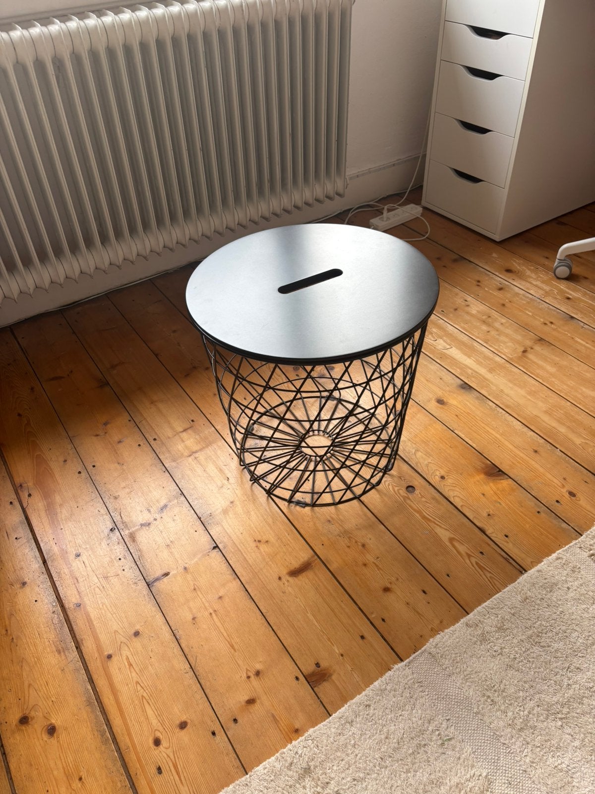 Ikea bijzettafel zwart, Ophalen, Zo goed als nieuw, Rond, Minder dan 55 cm