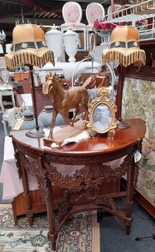 Mooie noten barok side tafel, Ophalen