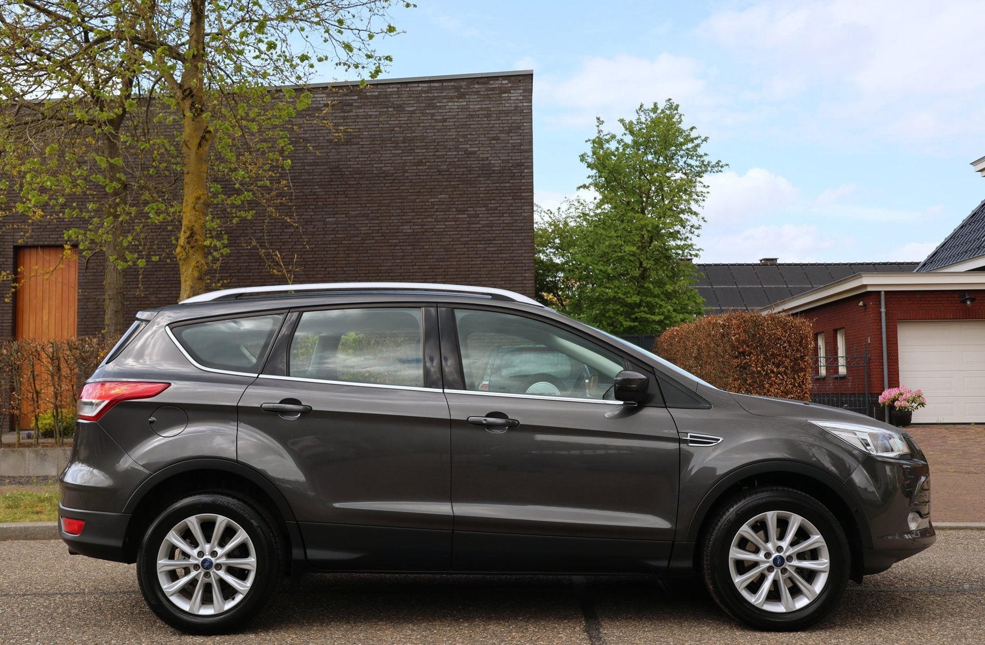 Ford Kuga 1.5 Titanium | NAVI | CLIMA | CRUISE | CAMERA | TR, Auto's, Ford, Euro 6, 4 cilinders, Leder en Stof, Origineel Nederlands