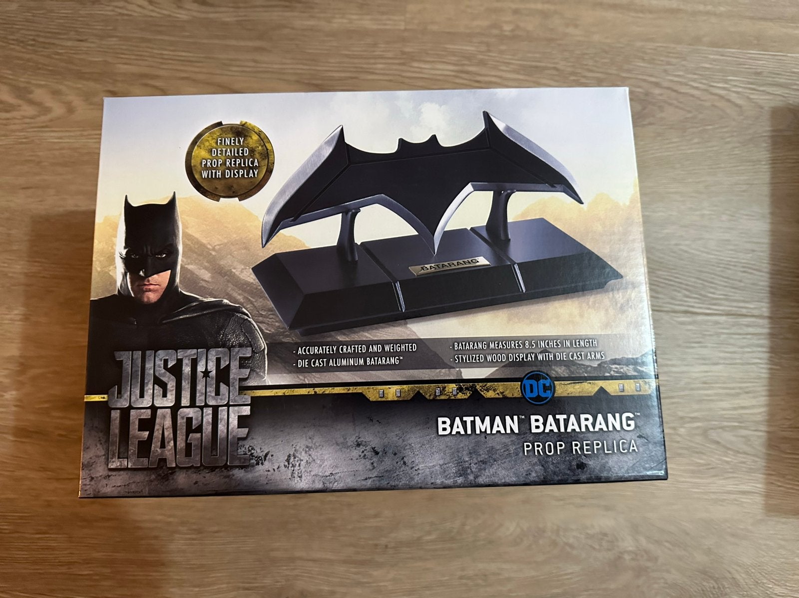 Batarang replica Batman Justice league Noble hot toys, Ophalen of Verzenden, Zo goed als nieuw