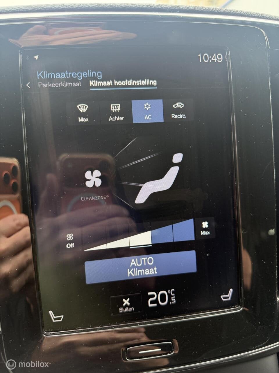 Foto 18 van Volvo XC40 2.0 T4 AWD R-Design AUTOMAAT / CARPLAY