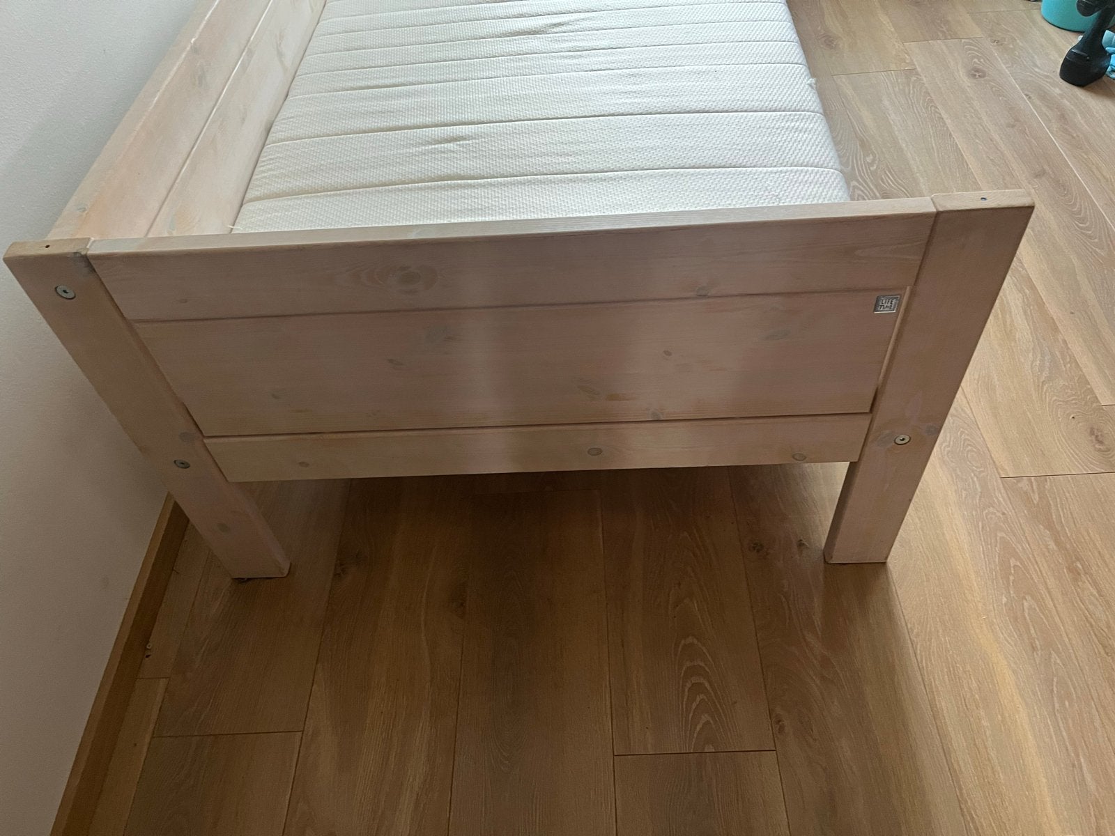Lifetime bed whitewash 206x102 cm met matras (logeerbed), Eenpersoons, Wit, Ophalen of Verzenden, Zo goed als nieuw