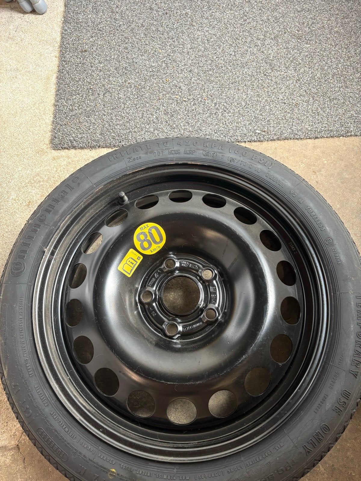 Continental thuiskomer 115/70 R16 met krikset, Ophalen, Gebruikt