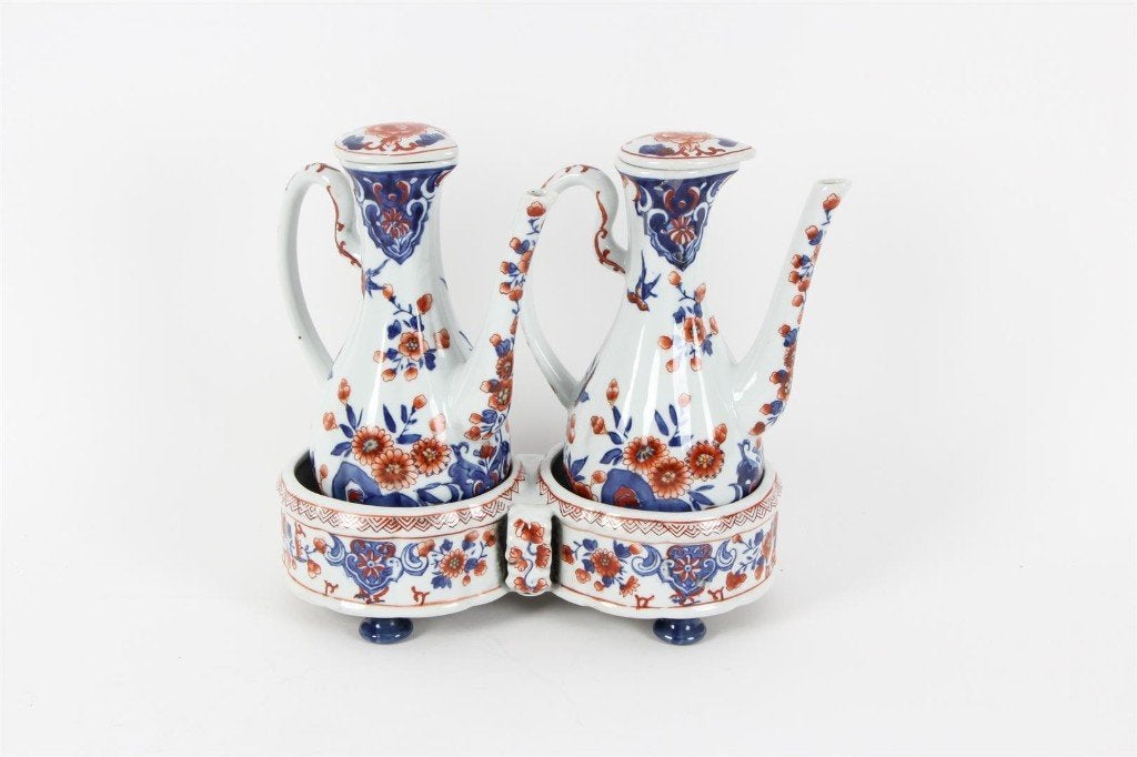 Imari porseleinen olie- en azijnstel, HxB 28.5 x 29 cm., Antiek en Kunst, Ophalen of Verzenden