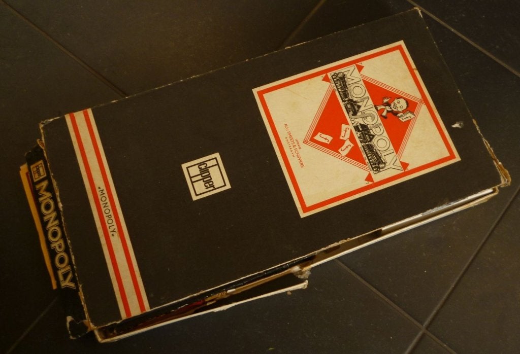 Gezelschapsspel MONOPOLY oude versie (leuke nostalgie), Vijf spelers of meer, Ophalen of Verzenden, Gebruikt, Clipper