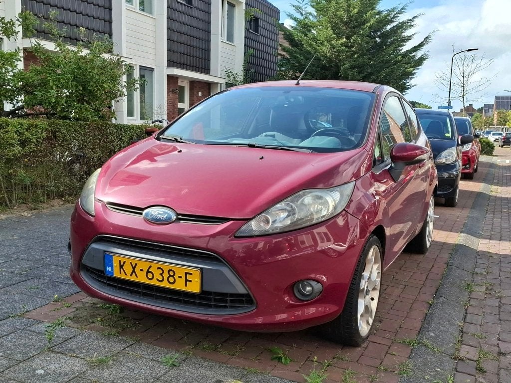 Ford Fiësta 1.25 60KW 3DR 2008 Rood (1 jaar apk), Auto's, Voorwielaandrijving, Stof, 600 kg, Handgeschakeld