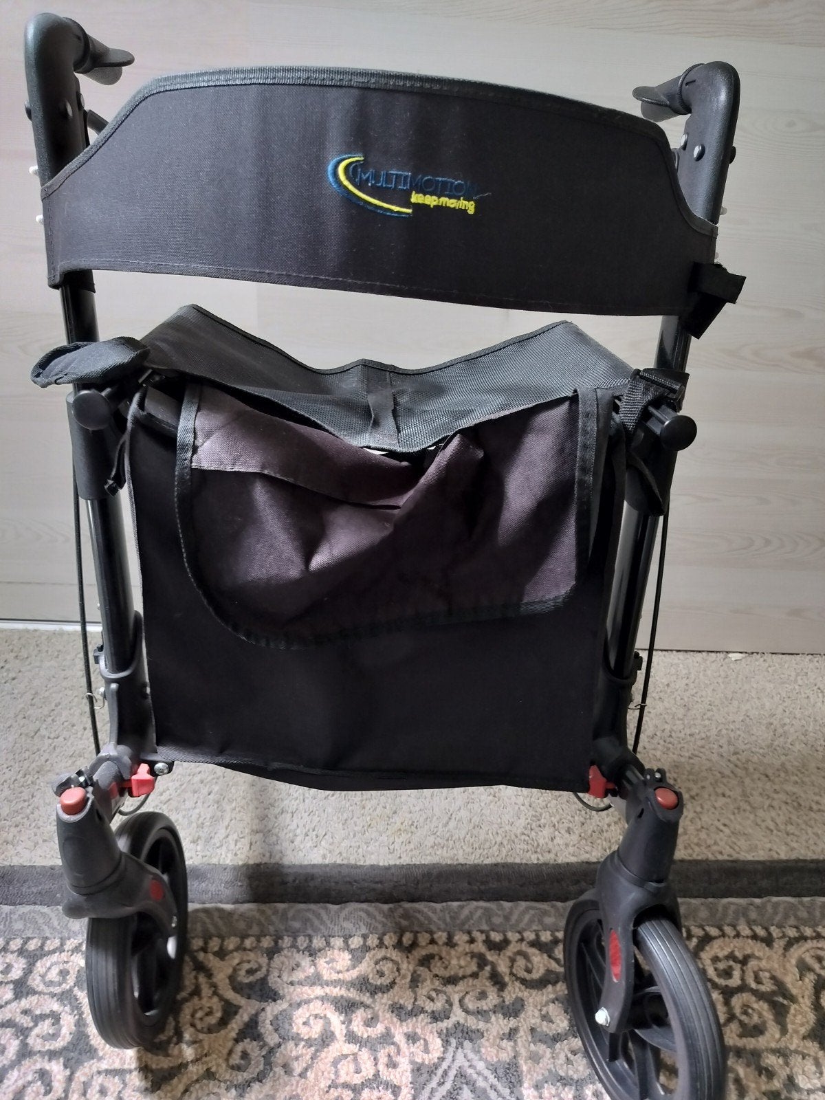 Rollator met zitje – stevig en netjes onderhouden, Diversen, Rollators, Ophalen, Opvouwbaar, Gebruikt