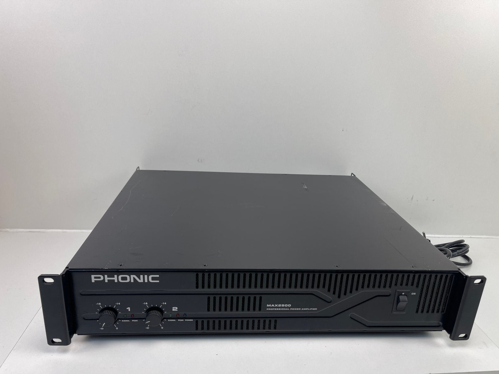 PHONIC MAX 2500 EINDVERSTERKER  2x 750WATT 4Ohm 2He 19Inch, Ophalen, Zo goed als nieuw, Audio