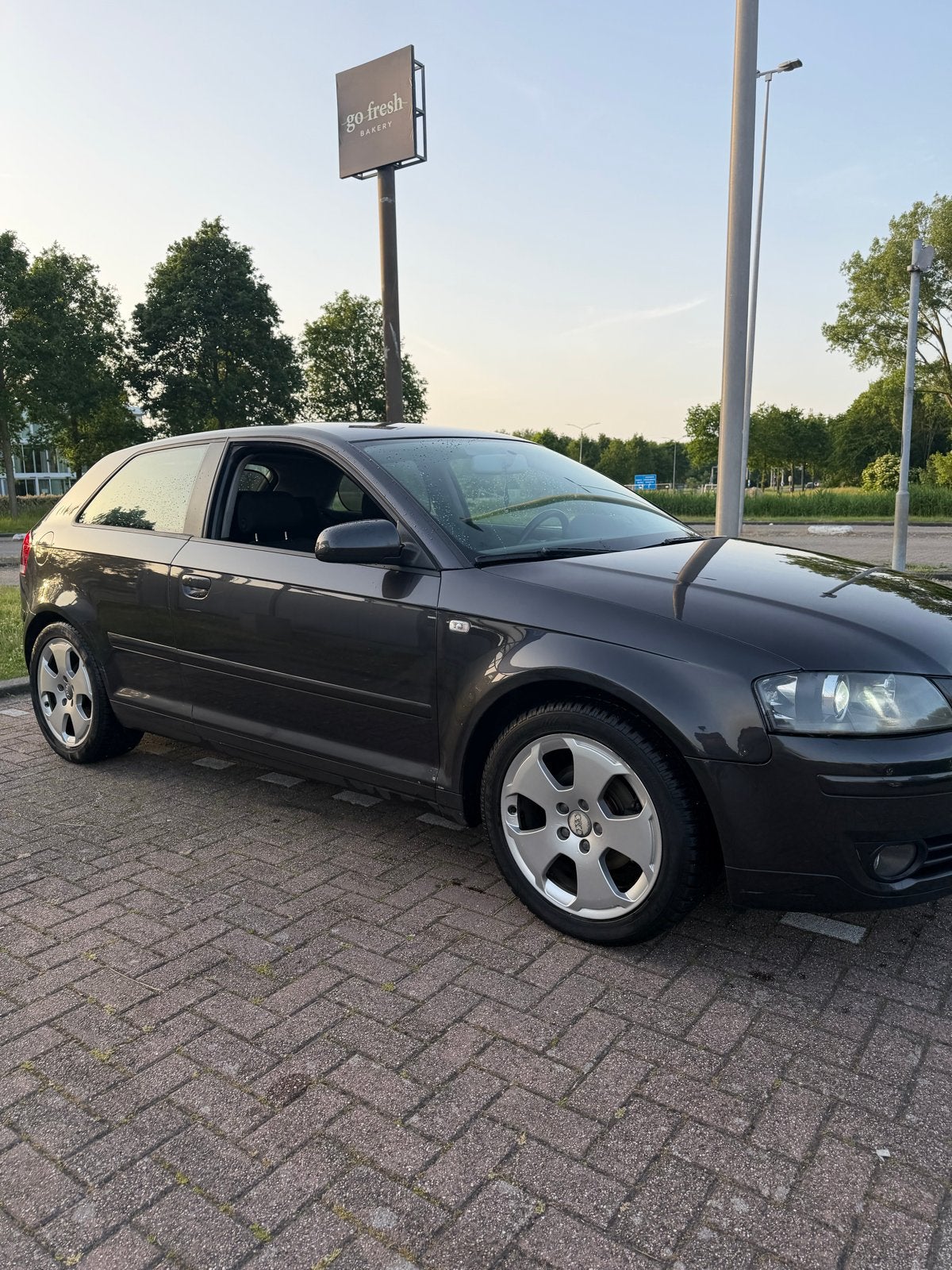Audi A3 1.6 85KW 2006 Grijs km 284880, Voorwielaandrijving, Zwart, Origineel Nederlands, 1200 kg