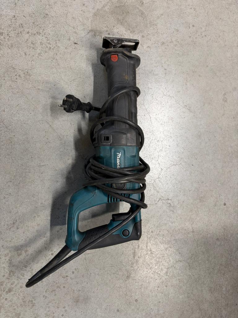 Makita reciprozaag gebruikt, Doe-het-zelf en Verbouw, Gereedschap | Zaagmachines, 70 mm of meer, 600 tot 1200 watt, Ophalen of Verzenden