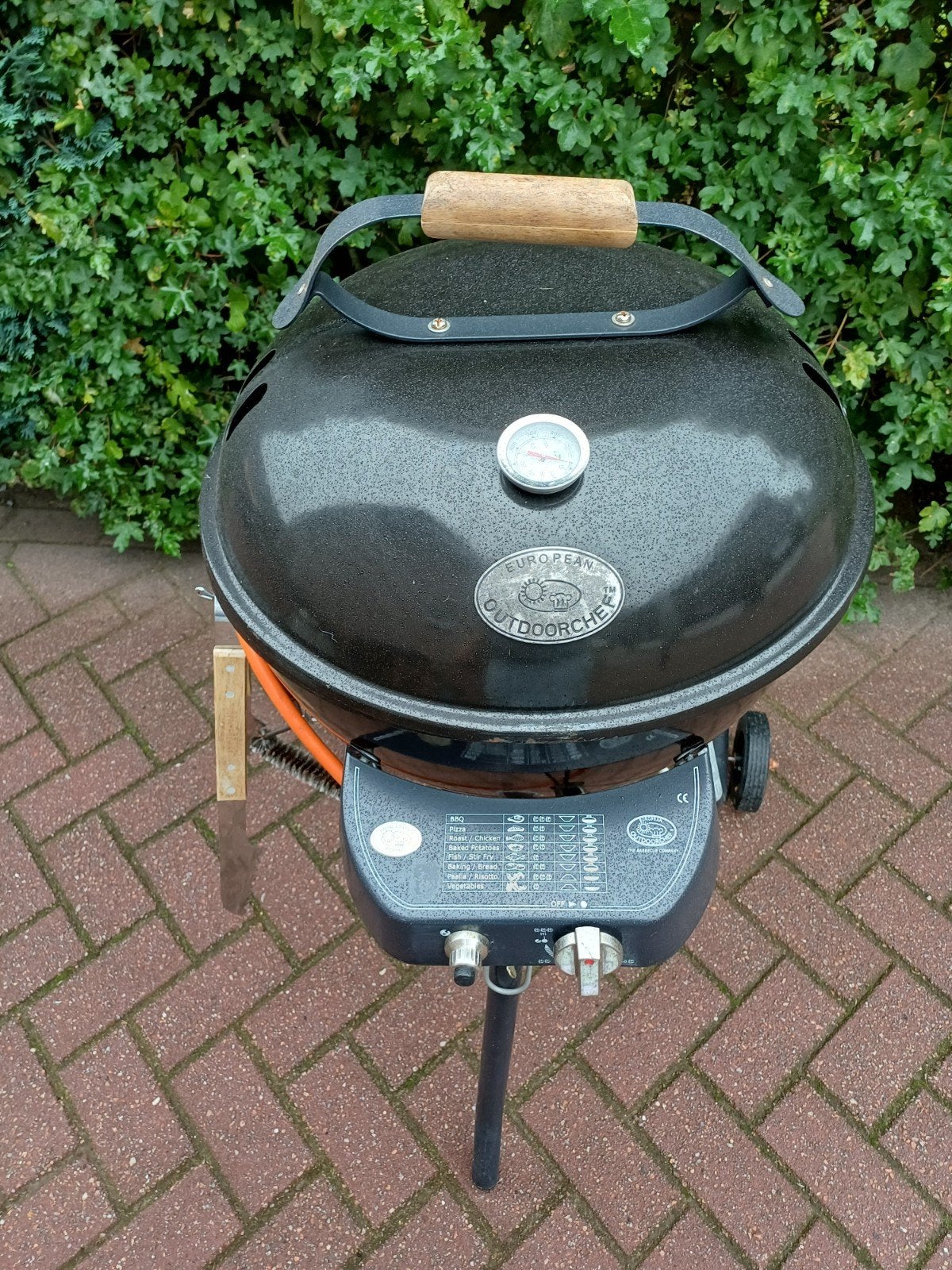 European Outdoorchef gasbarbecue met deksel en thermometer, Tuin en Terras, Ophalen